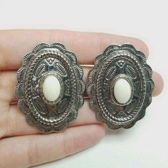 Vintage Southwestern Style Oval Stud Earrings, Silver Tone White Enamel - Picture 5 of 6